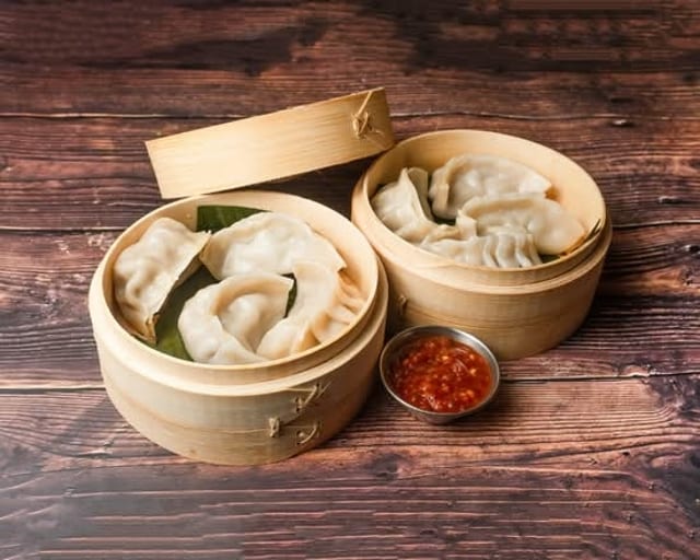 Veg Momo (steamed).